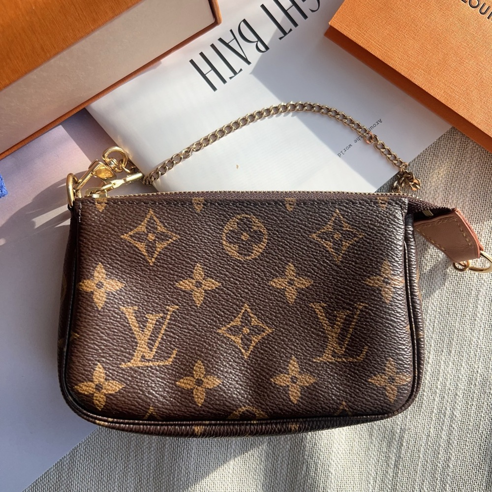 Louis Vuitton Mini Pochette Accessoires Monogram 2022